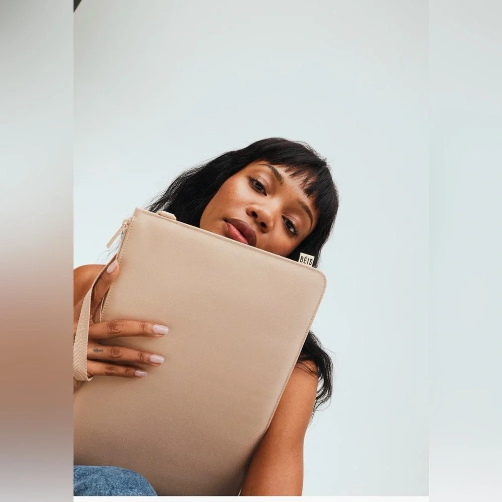 BEIS Laptop Case Tan with Wrist Strap